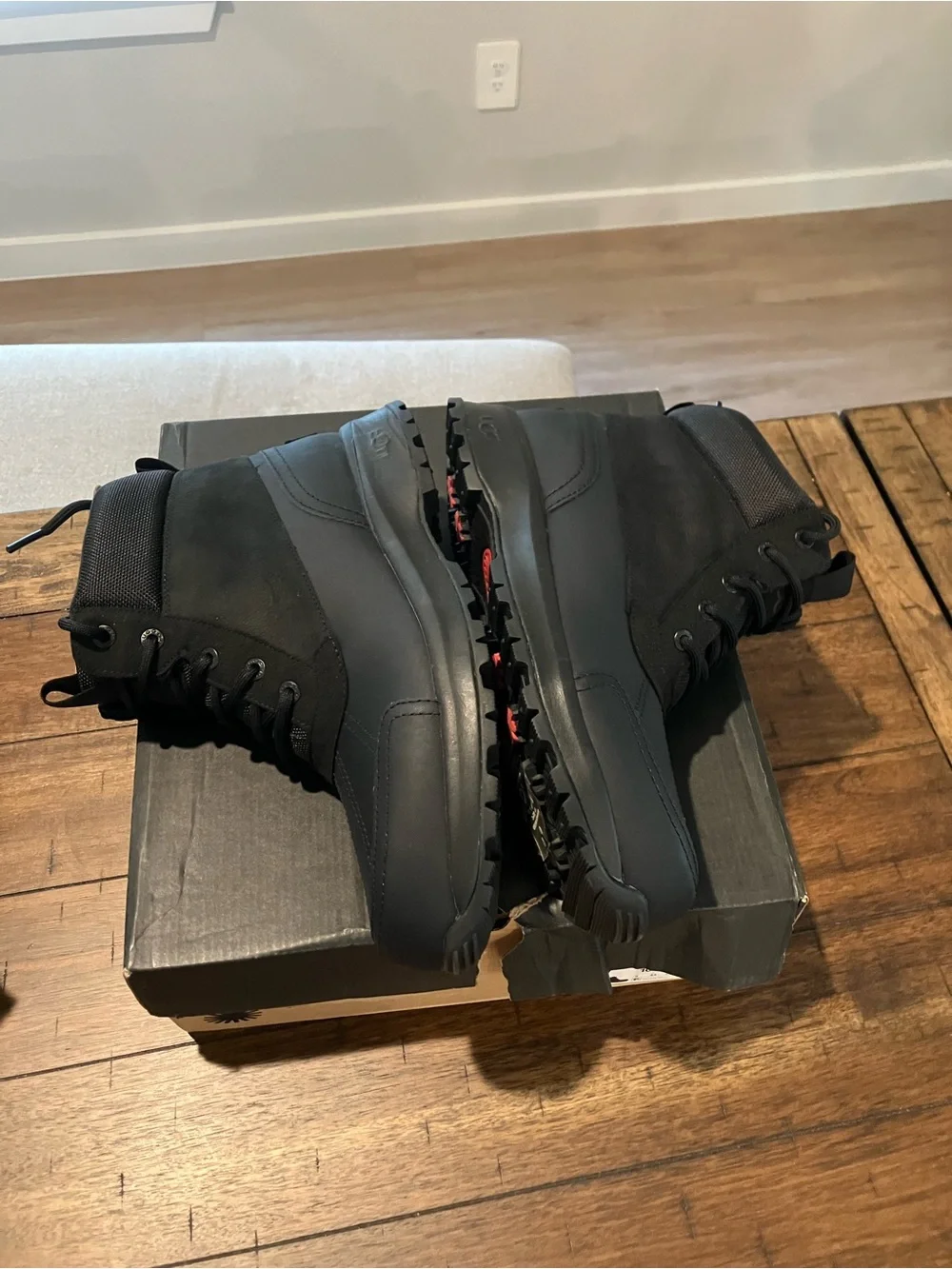 UGG Men’s Emmett Duck Boot Black Lace-Up Rugged Ankle Boots Sz 10